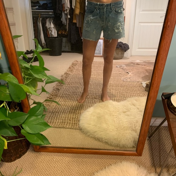 Vintage Levi shorts - Picture 3 of 5
